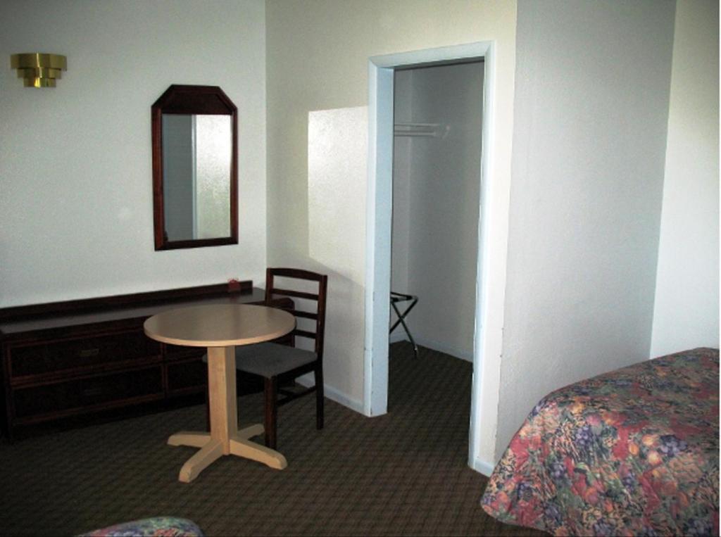 קלאמאת' פולס Golden West Motel מראה חיצוני תמונה